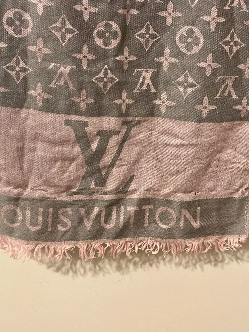 Louis Vuitton Monogram Reykjavik Reversible Shawl Scarf Pink & Grey LV Paris